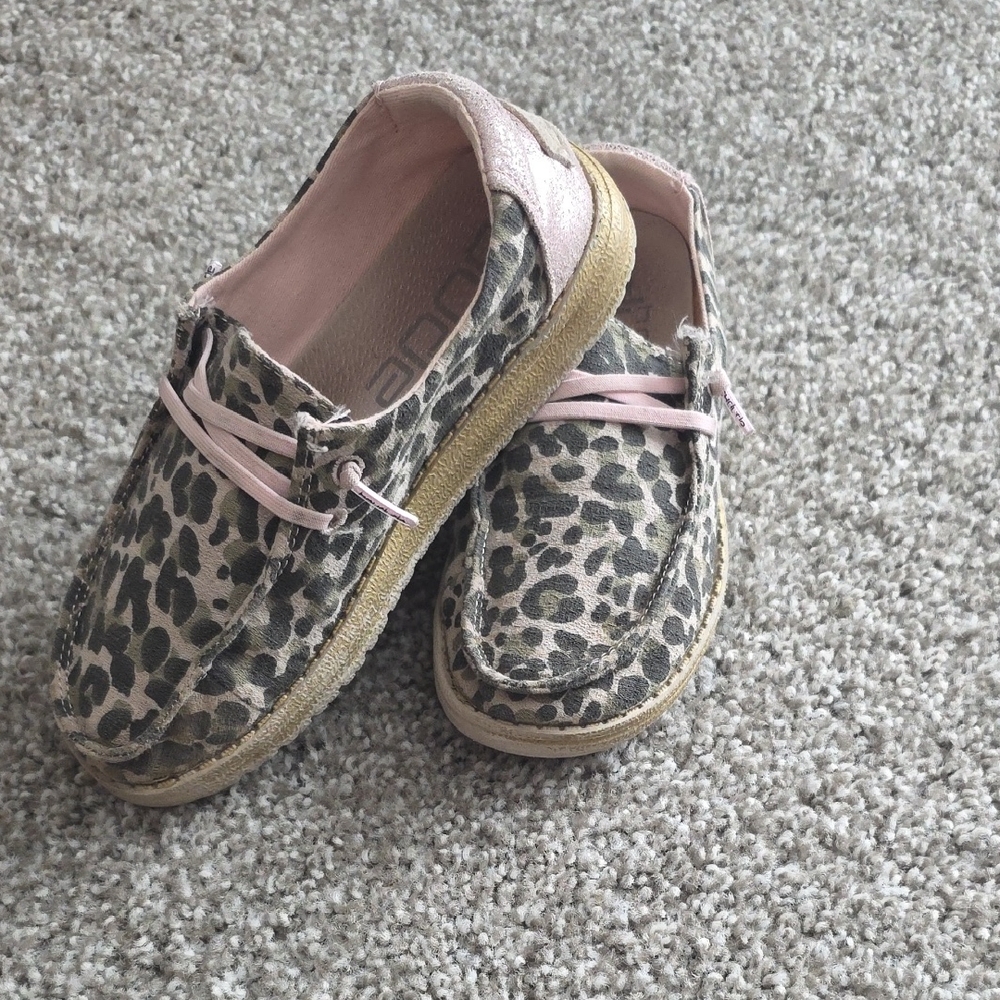 Hey Dude Kids Moccasins in Leopard and Light Pink